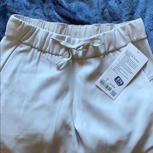 BRAND NEW NEVER WORN!! lululemon on the fly 7/8